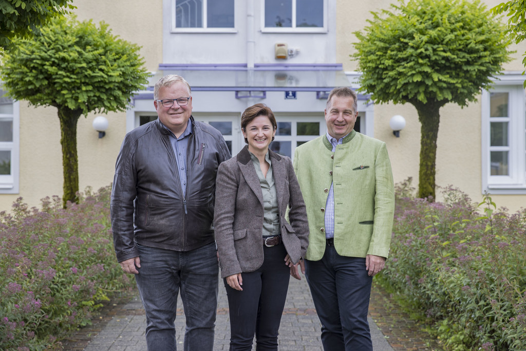 LH-Stv. Marlene Svazek mit dem Vorsitzenden der ARGE Abfallwirtschaft Simon Wallner und GF Gerold Daxecker: „Enge Kooperation hilft Gemeinden und der Bevölkerung.“